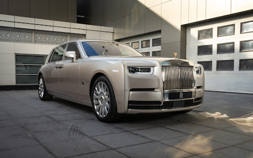 Limo in UAE - Limousines | Luxury Chauffeur services Dubai — AUTOMOTIVE in Dubai — photo 1