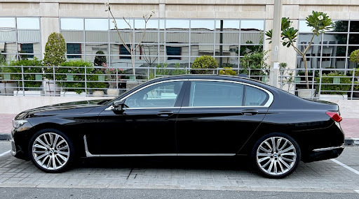 UGrab Limo - Car with Driver in Dubai | Chauffeur Service Dubai — AUTOMOTIVE in Dubai — photo 3