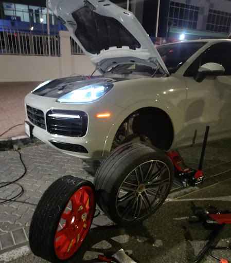 Battery & Tyre Replacement Works, 24 Hours Mobile Service, Battery and Tire Change & Repair — AUTOMOTIVE in Dubai — photo 1