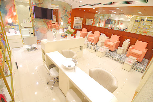 Mirrors Beauty Lounge - Barsha Heights — BEAUTY in Dubai — photo 1