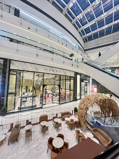 Ladurée Dubai Mall Fashion Avenue — BUSINESS in Dubai — photo 3